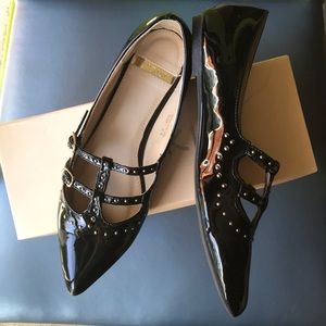Yoki Sz 8.5 antique gold studded patent blk flat